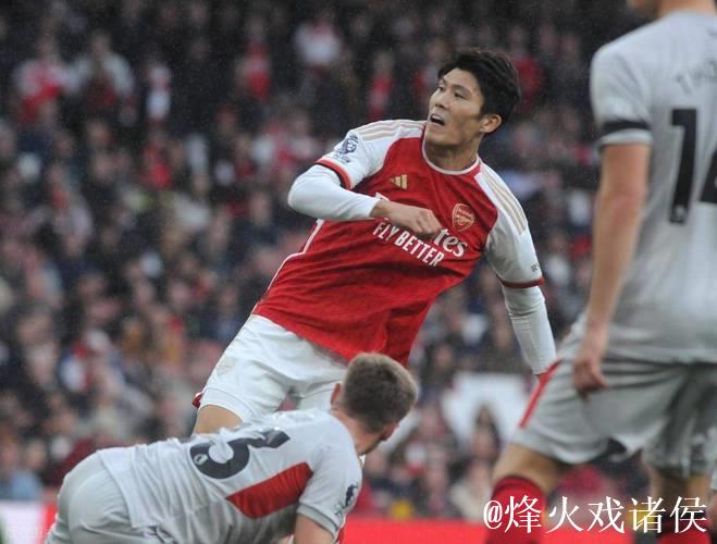 罗马诺:富安健洋以自由球员身份加盟阿贾克斯,签约至2026年6月 罗马诺:富安健洋以自由球员身份加盟阿贾克斯,签约至2026年6月